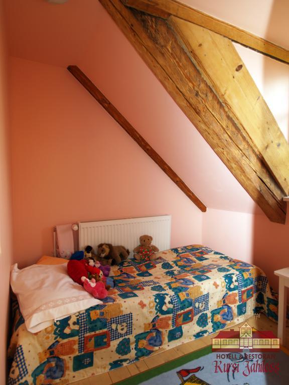 Kursi Hunting Manor Hotel Puurmani Room photo