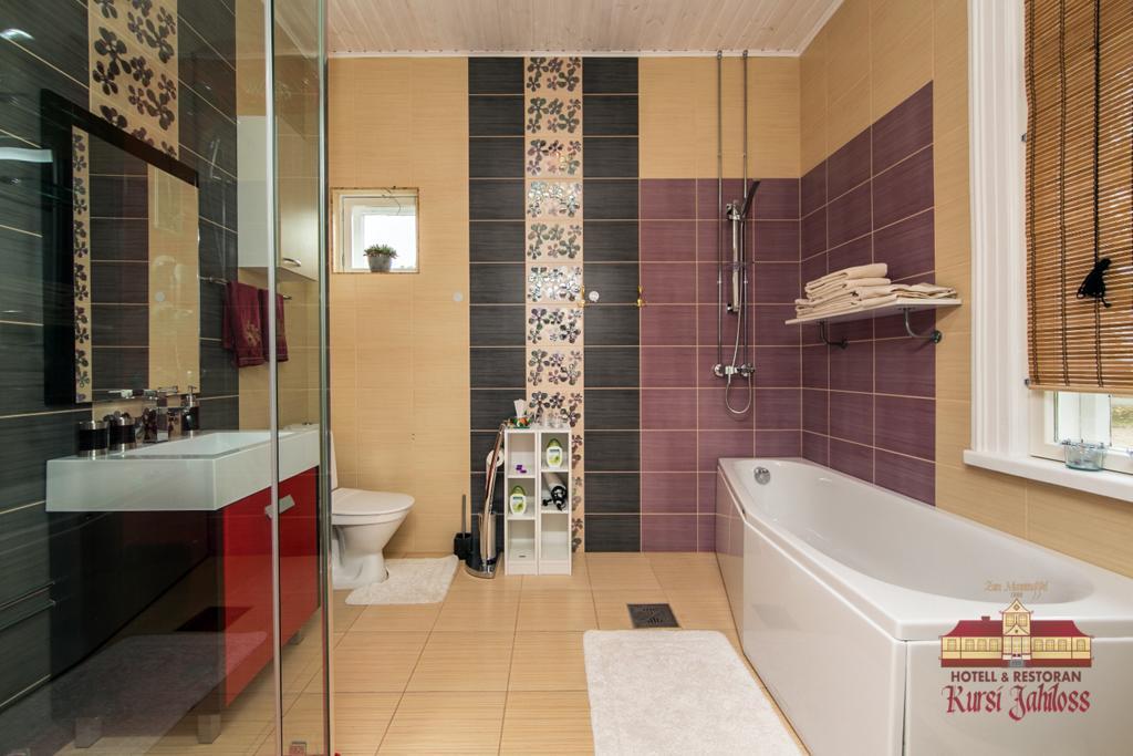 Kursi Hunting Manor Hotel Puurmani Room photo